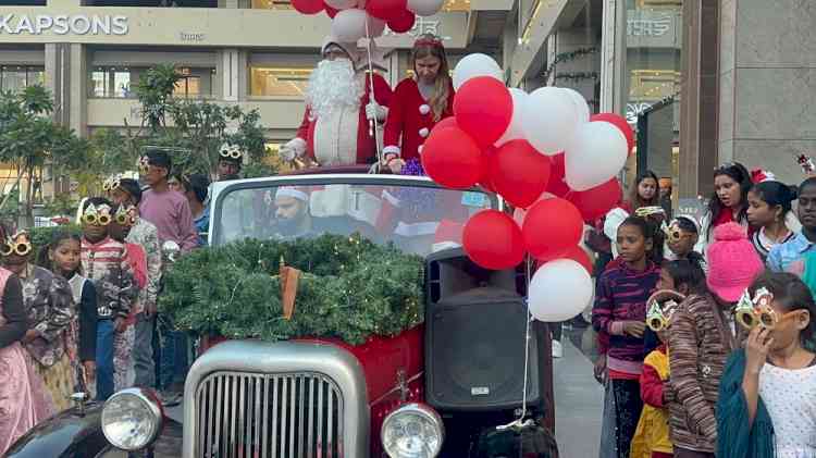 Santa Parade Brings Christmas Cheer to HLP Galleria Mall