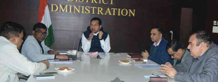 डीसी सचिन गुप्ता ने पर्यावरण संतुलन के लिए हरित क्षेत्र बढ़ाने और अधिक से अधिक पौधारोपण करने के दिए निर्देश