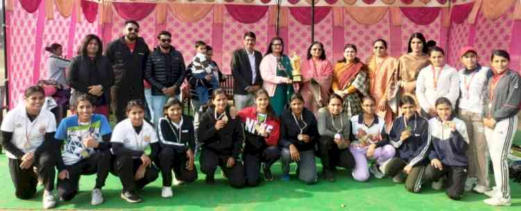 इंटर कॉलेज बेसबॉल प्रतियोगिता का विजेता बना एमकेजेके