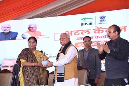 Manohar Lal credits Delhi CM for launch of 45 ‘Atal Canteens’