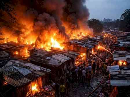 Kolkata: Several shanties gutted in fire in Garden Reach area on Christmas