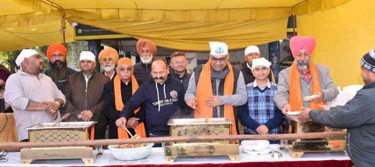 Milk Langar Organised in Dedication to the Unparalleled Martyrdoms in the Month of Poh