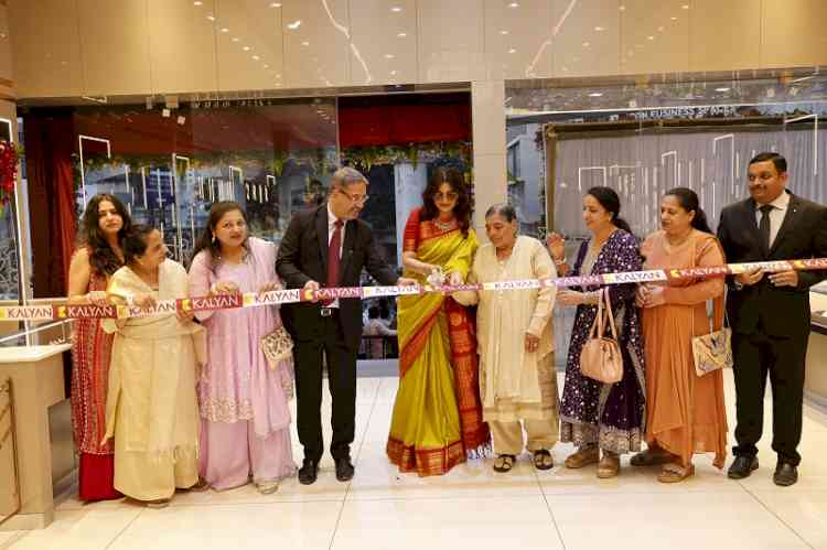Sonali Bendre Unveils New Kalyan Jewellers Showroom in Baner