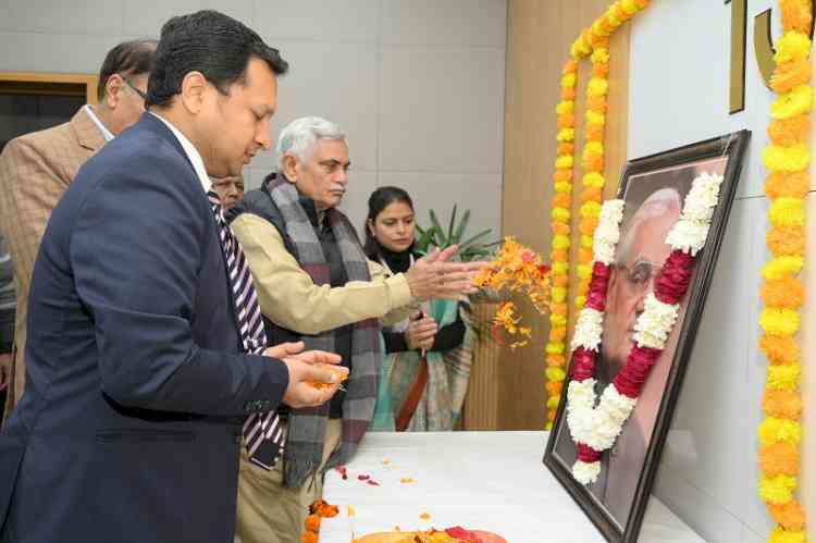 आम नागरिक के लिए शासन व प्रशासन को बनाना होगा और अधिक सुलभ व कुशलः पूर्व मंत्री ग्रोवर