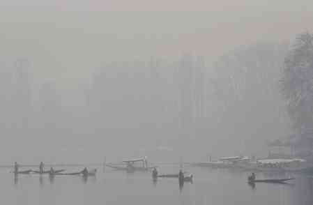 Minimum temperature rises above zero in J&K’s Srinagar; cold wave grips Gulmarg, Pahalgam
