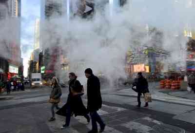 Winter storm hits US, snarls thousands of flights