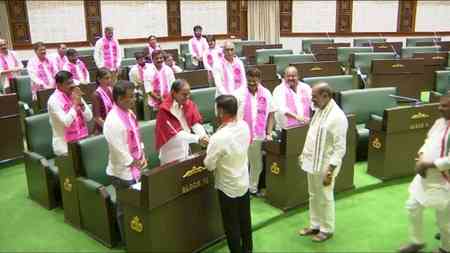 Amid bitter war of words, Revanth Reddy shakes hands with KCR
