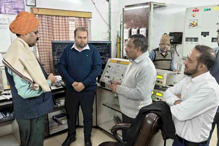 प्रशासन व जनता के बीच संवाद मजबूत करने का सशक्त माध्यम है हिंदीः डॉ. वीरेंद्र सिंह चौहान