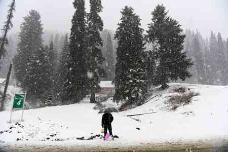 Kashmir hill stations receive first snowfall; tourists flock to celebrate New Year