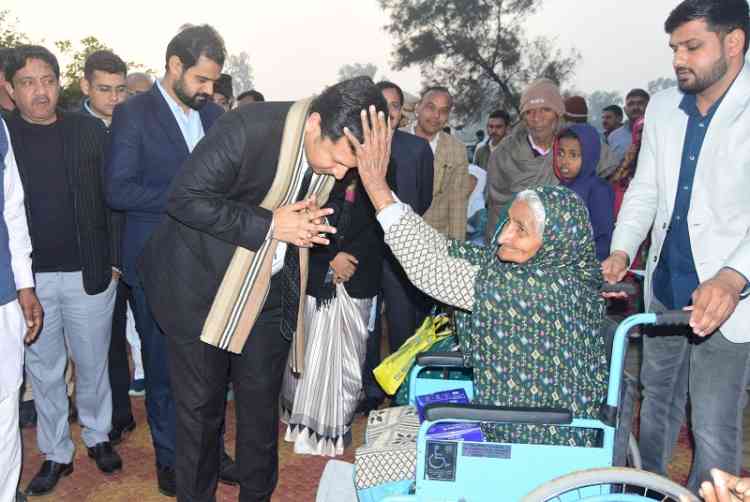 गांव की समस्याओं का प्राथमिकता के आधार पर समाधान कराएगा जिला प्रशासनः उपायुक्त सचिन गुप्ता