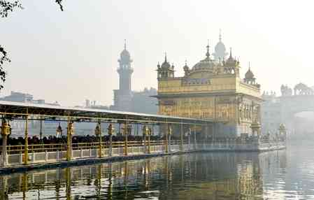 Braving biting cold, devotees throng Golden Temple, shrines to usher in New Year