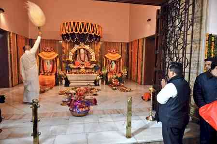 Nitin Nabin offers prayers at Ramakrishna Ashram in Delhi