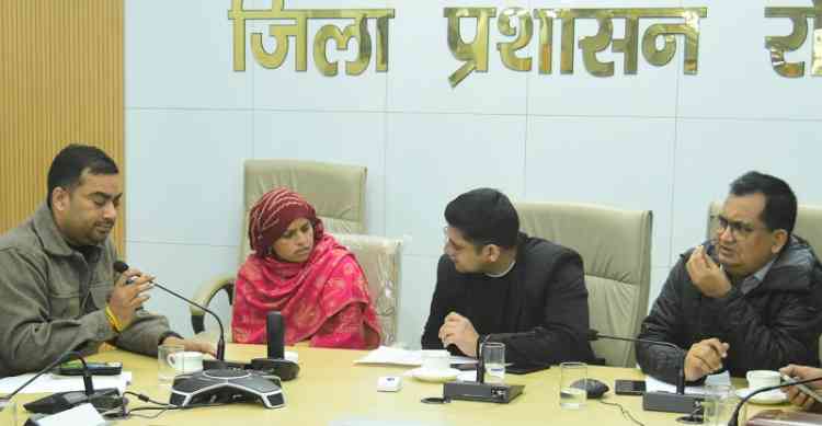रोहतक में समाधान शिविर में नागरिकों की शिकायतों के निपटारे के निर्देश दिए