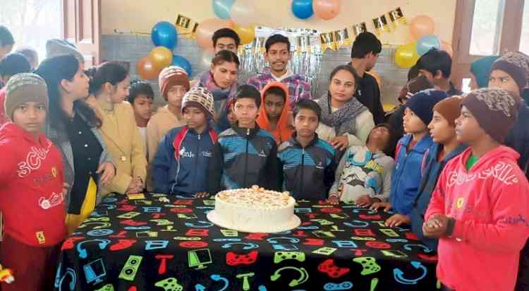 डीसी के निर्देशानुसार जिला के सभी बाल देखरेख संस्थानों में नववर्ष मनाया