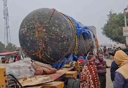 World's largest Shivling reaches Bihar's Gopalganj; officials face challenges in further transportation