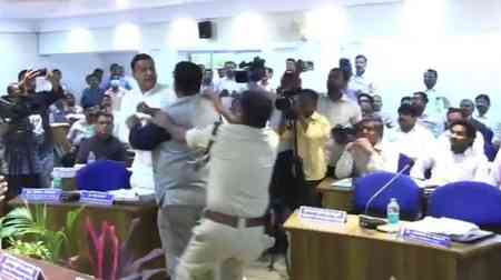 BJP MLA, Cong MLC clash during meeting over alleged land encroachment in Karnataka's Bidar