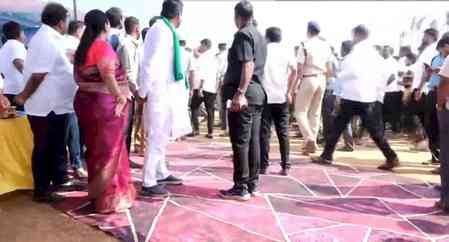 Congress workers disrupt railway overbridge foundation ceremony in Karnataka; chairs hurled at MoS Somanna