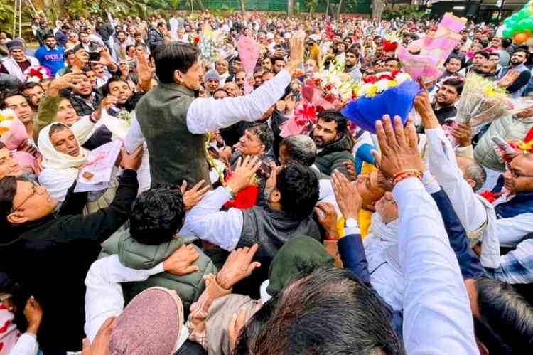 दीपेंद्र हुड्डा को जन्मदिन की बधाई देने वालों का दिल्ली निवास पर लगा रहा तांता