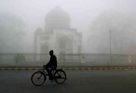 Cold wave persists in Delhi-NCR as air quality remains ‘poor’; fog delays several flights