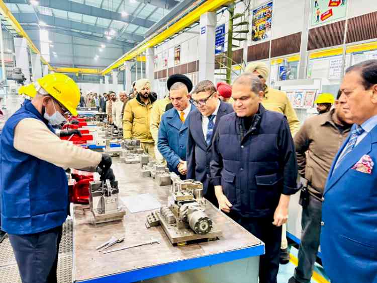 Cabinet Minister Sanjeev Arora inaugurates new Ultra-Modern 'Tool Room' 