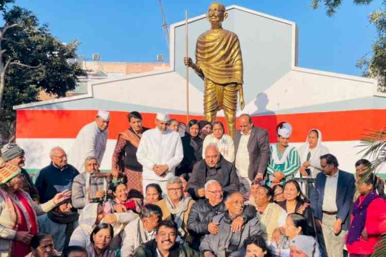 Former CM Hooda leads protest against changes in MNREGA