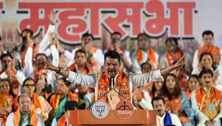 Maha CM castigates Thackeray brothers; challenges Uddhav Thackeray on Marathi language policy