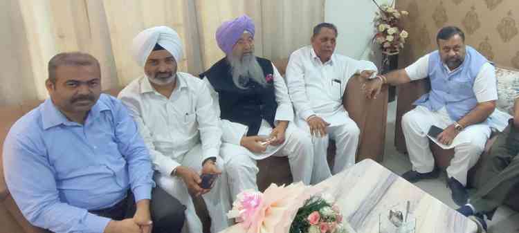 BJP leaders discuss law and order with Iqbal Singh Lalpura, flag rise in crime