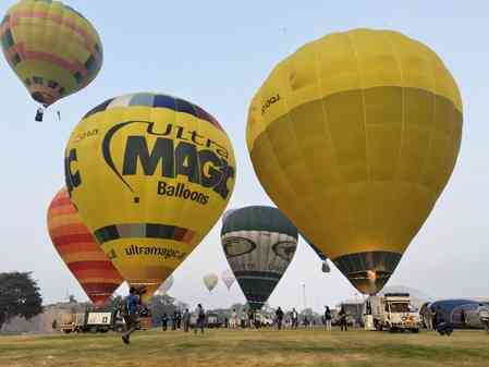 Hot-air balloon festival begins in Hyderabad