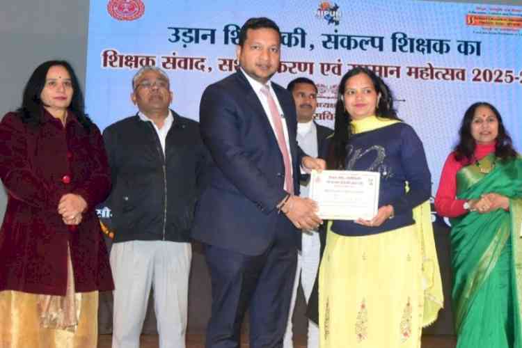 डिग्री के साथ-साथ बच्चों का भविष्य सुनिश्चित करना भी शिक्षकों की जिम्मेदारीः उपायुक्त सचिन गुप्ता