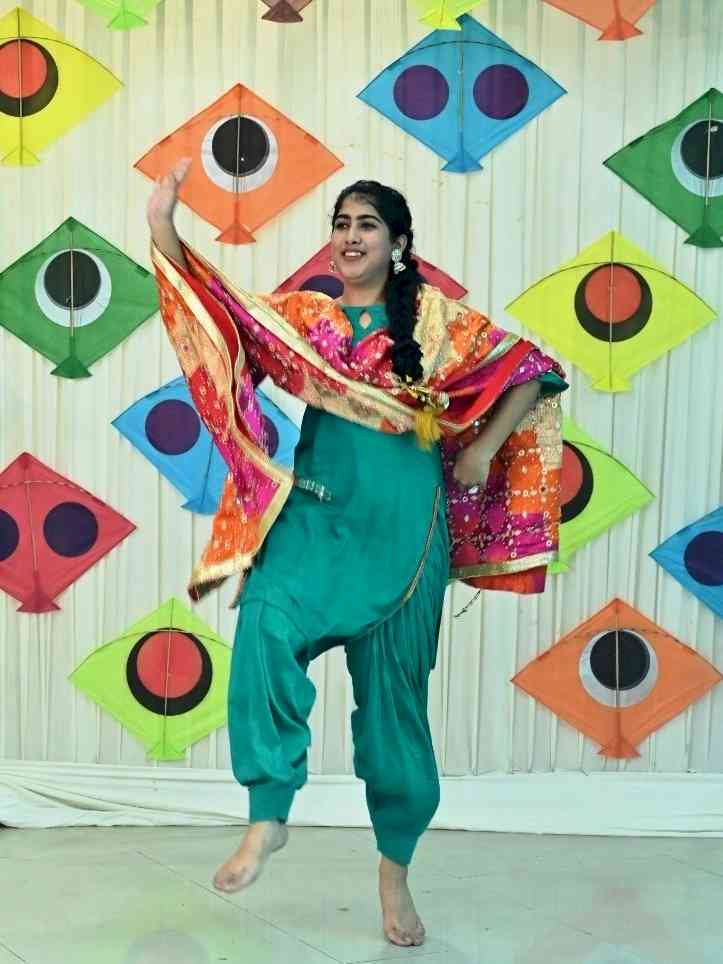 पारंपरिक उल्लास के साथ फैकल्टी क्लब में मनाई गई मकर संक्रांति