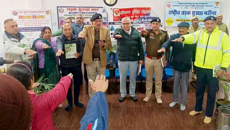 विद्यार्थियों को यातायात नियमों बारे किया जागरूक