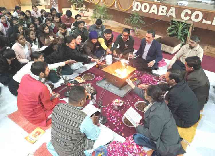 दोआबा कालेज जालन्धर में नया समैस्टर हवन यज्ञ द्वारा आरम्भ 