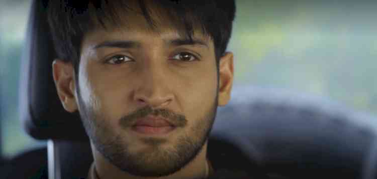 Rajat Verma dons a refreshing new look in Sony SAB’s Itti Si Khushi; his style echoes the timeless charm of Shah Rukh Khan’s iconic Mohabbatein look