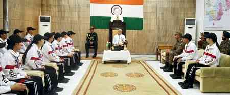 Governor Parnaik encourages Arunachal students to aim for NDA