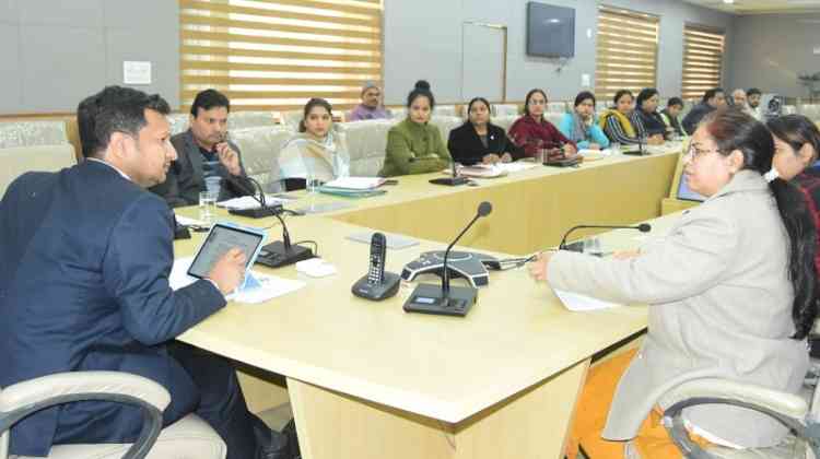डीसी सचिन गुप्ता ने आंगनबाड़ी केन्द्रों में मनोरंजक खिलौने व सिखाने की गतिविधियां आयोजित करवाने के निर्देश दिए