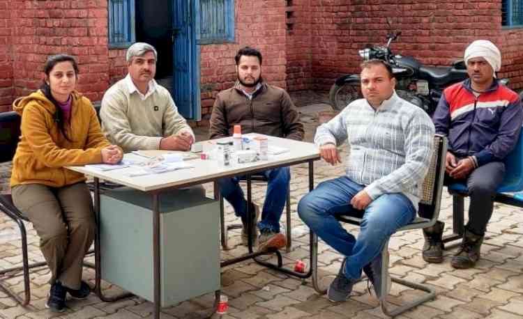 गांव कंसाला में पशु स्वास्थ्य एवं जागरूकता शिविर आयोजित