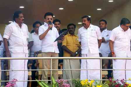 Stalin announces govt jobs for top Jallikattu tamers, veterinary centre for Alanganallur