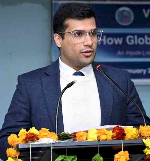 कुलपति विशिष्ट व्याख्यान श्रृंखला में गौरव रेड हॉल ने साझा किया संयुक्त राष्ट्र का अंदरूनी अनुभव