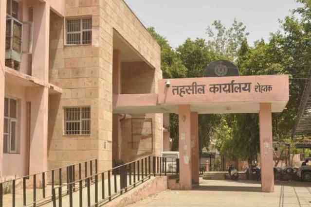 लंबित इंतकालों के निपटान के लिए रोहतक तहसील में विशेष शिविर आयोजित