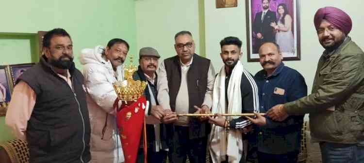 Pawan Dewan Honors Bharat Kaushal for Winning Medals in Various Competitions