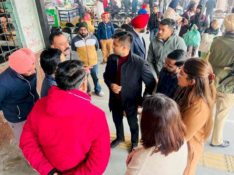 DC Himanshu Jain conducts inspection visit to Bus Stand