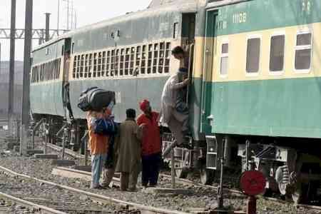 Pakistan: Unidentified attackers blow up railway track in Balochistan