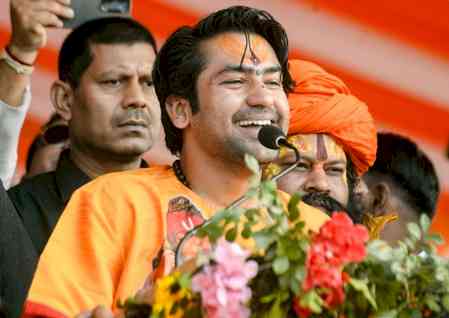 Ayodhya saints support Dhirendra Shastri on ‘No Sharma, no Verma’ remark