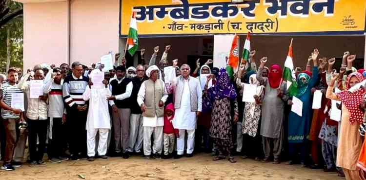 मनरेगा योजना में बदलाव को लेकर ग्रामीणों का प्रदर्शन