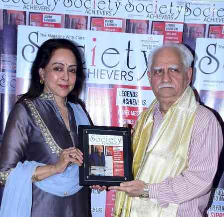 Hema Malini reunites with Ramesh Sippy to launch 'Society Achievers' cover marking 50 years of 'Sholay'
