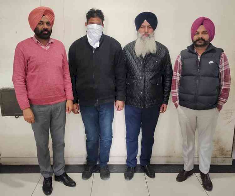 Vigilance Bureau nabs Head Constable red handed accepting bribe of Rs 5.2 lakh