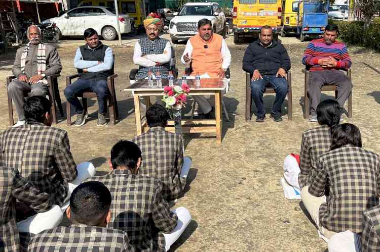 मताधिकार के प्रति जागरूक होकर राष्ट्र निर्माण में सक्रिय भागीदारी निभाएं युवाः डॉ. वीरेंद्र सिंह चौहान