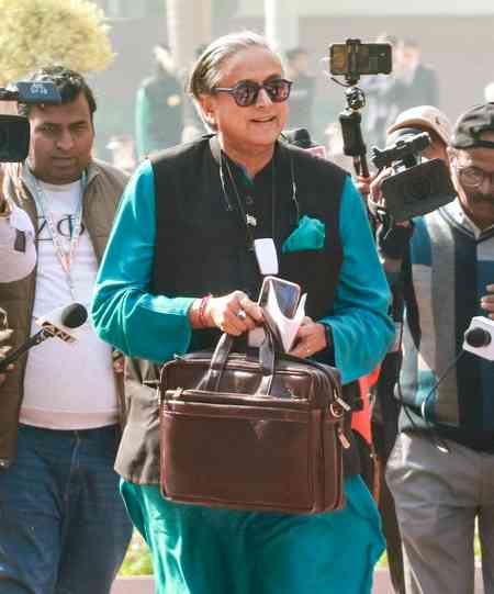 Cong on its toes as reports of Tharoor being wooed by Left fly thick and fast