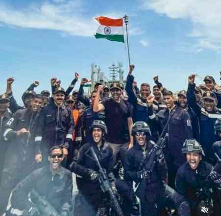 Kartik Aaryan marks Republic Day with a powerful pic with Indian Army 