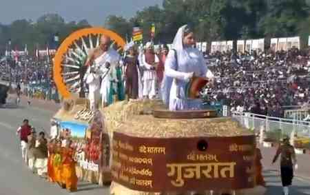 Gujarat’s tableau showcases evolution of Indian Flag at the 77th R-Day on Kartavya Path